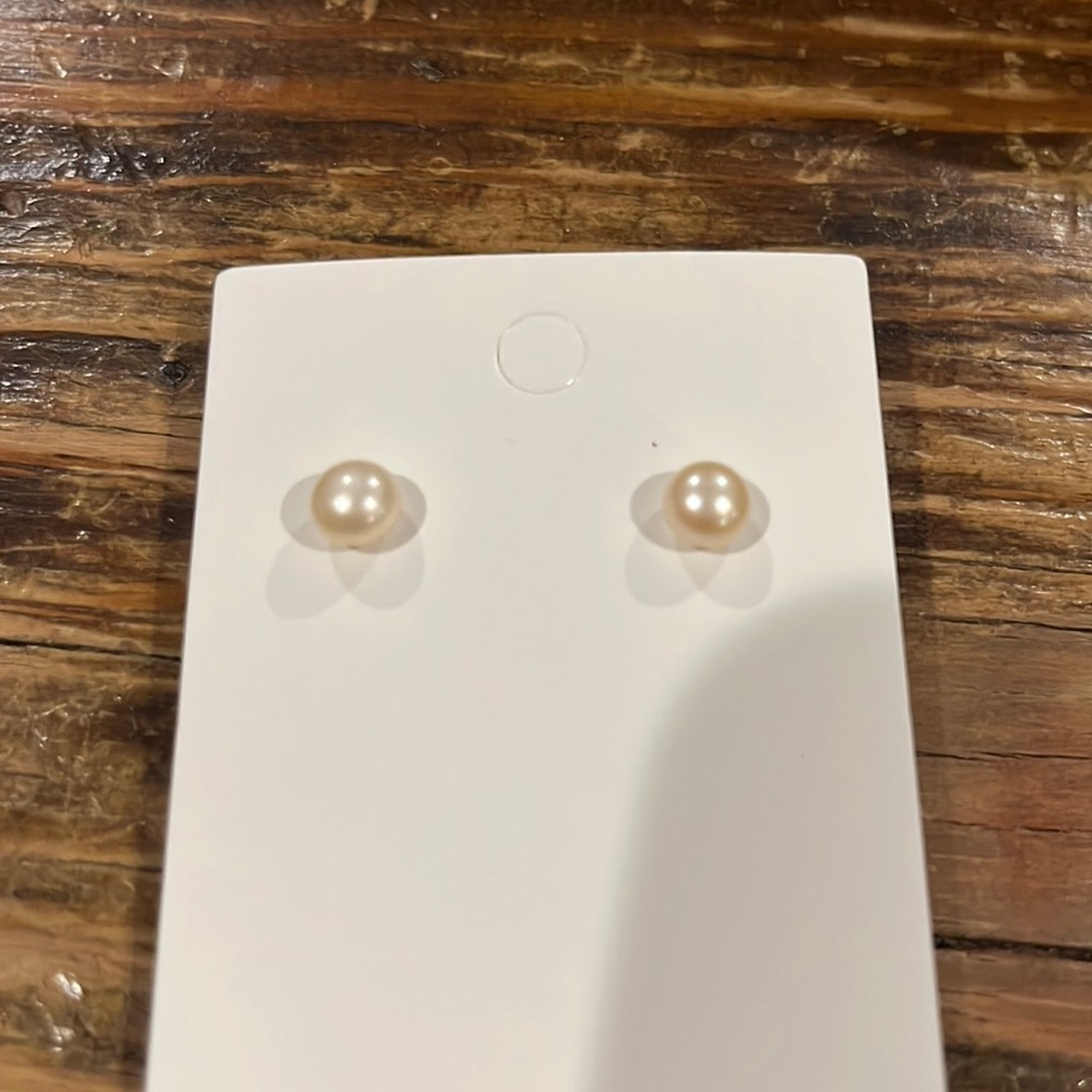 Cream-colored Freshwater Pearl Stud Earrings